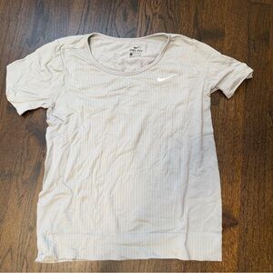 Nike women’s dri fit gray Short Sleeve Tee